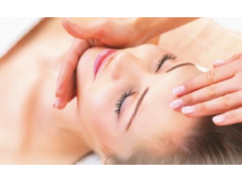 A hagyományos- és natúrkozmetikumokban használatos detergensek érzékeny bőrrre való hatása